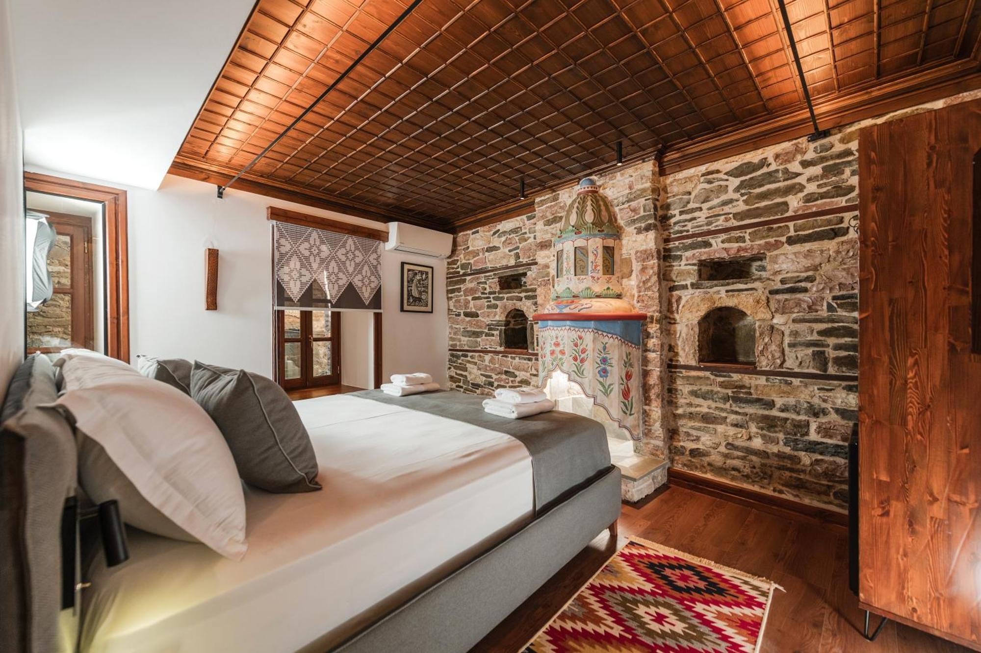 Dam Stone Boutique Gjirokastër